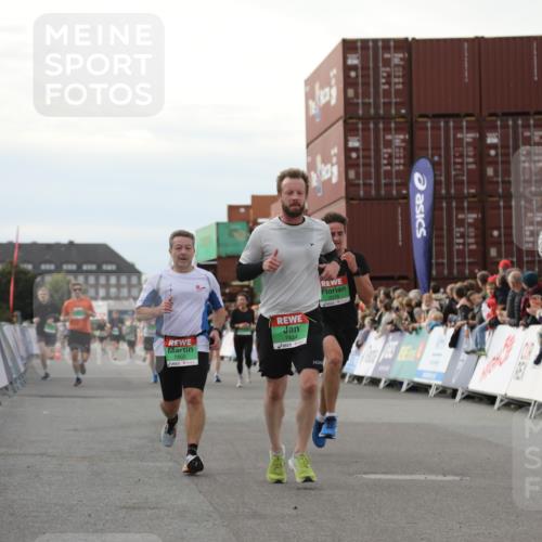 03.10.2025 - Köhlbrandbrückenlauf Yannick Fuchs http://msf.ph/oto/8983653 03.10.2025 16:07:22 Ziel 7056, 7071, 7093, 7172, 7302, 7402, 7434, 7499, 9018, 9261 meine-sportfotos.de