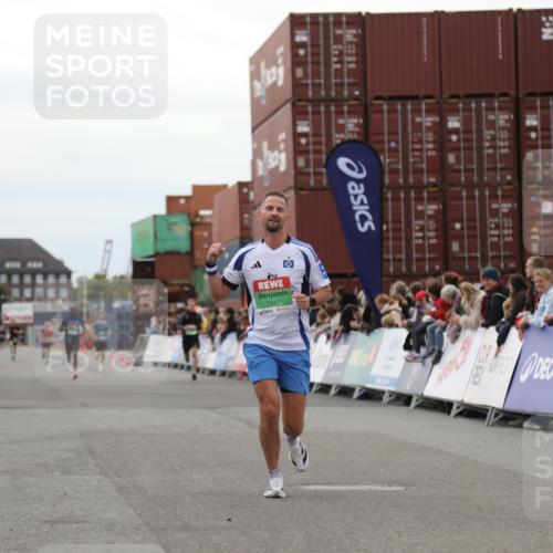 03.10.2025 - Köhlbrandbrückenlauf Yannick Fuchs http://msf.ph/oto/8983654 03.10.2025 15:53:39 Ziel 7047, 9322 meine-sportfotos.de