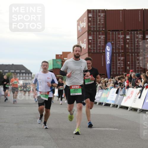 03.10.2025 - Köhlbrandbrückenlauf Yannick Fuchs http://msf.ph/oto/8983655 03.10.2025 16:07:22 Ziel 7056, 7071, 7093, 7172, 7302, 7402, 7434, 7499, 9018, 9261 meine-sportfotos.de