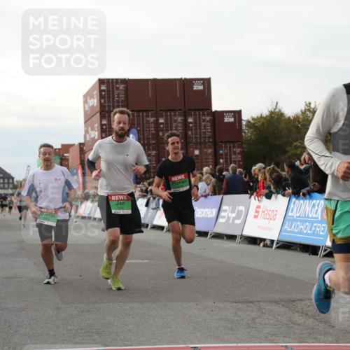 03.10.2025 - Köhlbrandbrückenlauf Yannick Fuchs http://msf.ph/oto/8983663 03.10.2025 16:07:23 Ziel 7056, 7071, 7093, 7172, 7365, 7402, 7434, 7499, 9018, 9261 meine-sportfotos.de