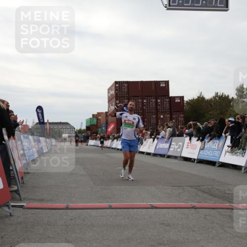 03.10.2025 - Köhlbrandbrückenlauf Yannick Fuchs http://msf.ph/oto/8983664 03.10.2025 15:53:40 Ziel 7047, 9322 meine-sportfotos.de