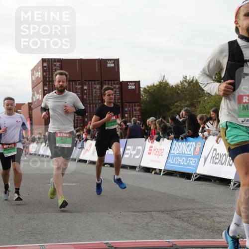 03.10.2025 - Köhlbrandbrückenlauf Yannick Fuchs http://msf.ph/oto/8983665 03.10.2025 16:07:23 Ziel 7056, 7071, 7093, 7172, 7365, 7402, 7434, 7499, 9018, 9261 meine-sportfotos.de