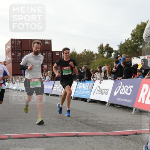 03.10.2025 - Köhlbrandbrückenlauf Yannick Fuchs http://msf.ph/oto/8983670 03.10.2025 16:07:24 Ziel 7056, 7071, 7172, 7365, 7402, 7434, 7499, 8919, 9018, 9261 meine-sportfotos.de