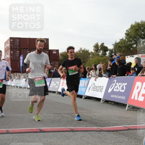 03.10.2025 - Köhlbrandbrückenlauf Yannick Fuchs http://msf.ph/oto/8983673 03.10.2025 16:07:24 Ziel 7056, 7071, 7172, 7365, 7402, 7434, 7499, 8919, 9018, 9261 meine-sportfotos.de