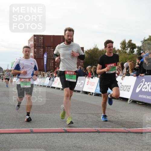 03.10.2025 - Köhlbrandbrückenlauf Yannick Fuchs http://msf.ph/oto/8983675 03.10.2025 16:07:24 Ziel 7056, 7071, 7172, 7365, 7402, 7434, 7499, 8919, 9018, 9261 meine-sportfotos.de