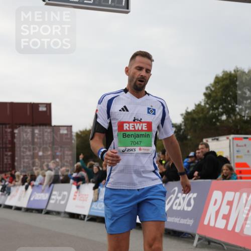 03.10.2025 - Köhlbrandbrückenlauf Yannick Fuchs http://msf.ph/oto/8983678 03.10.2025 15:53:42 Ziel 7047, 9322, 9718 meine-sportfotos.de