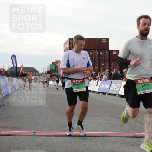 03.10.2025 - Köhlbrandbrückenlauf Yannick Fuchs http://msf.ph/oto/8983679 03.10.2025 16:07:25 Ziel 7056, 7071, 7172, 7365, 7402, 7434, 7499, 8919, 9018, 9261 meine-sportfotos.de