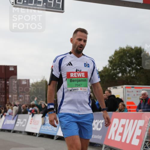 03.10.2025 - Köhlbrandbrückenlauf Yannick Fuchs http://msf.ph/oto/8983680 03.10.2025 15:53:43 Ziel 7047, 9322, 9718 meine-sportfotos.de
