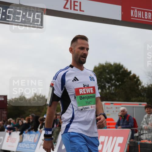 03.10.2025 - Köhlbrandbrückenlauf Yannick Fuchs http://msf.ph/oto/8983681 03.10.2025 15:53:43 Ziel 7047, 9322, 9718 meine-sportfotos.de