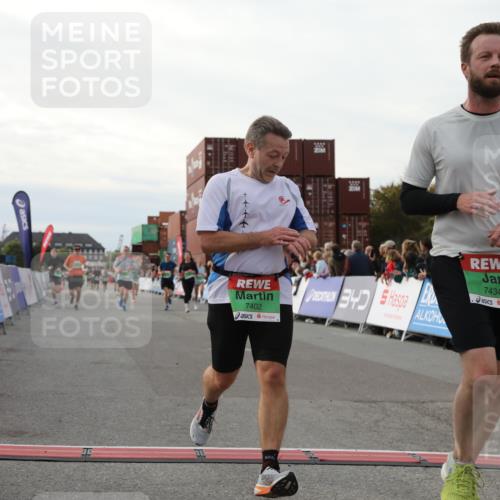 03.10.2025 - Köhlbrandbrückenlauf Yannick Fuchs http://msf.ph/oto/8983682 03.10.2025 16:07:25 Ziel 7056, 7071, 7172, 7365, 7402, 7434, 7499, 8919, 9018, 9261 meine-sportfotos.de