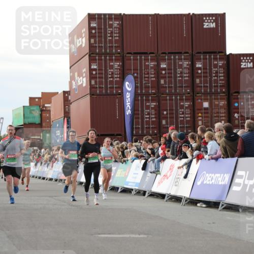 03.10.2025 - Köhlbrandbrückenlauf Yannick Fuchs http://msf.ph/oto/8983687 03.10.2025 16:07:26 Ziel 7056, 7071, 7172, 7365, 7402, 7434, 7499, 8745, 8919, 9018, 9261 meine-sportfotos.de