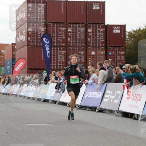 03.10.2025 - Köhlbrandbrückenlauf Yannick Fuchs http://msf.ph/oto/8983690 03.10.2025 15:53:45 Ziel 7047, 7181, 9322, 9718 meine-sportfotos.de