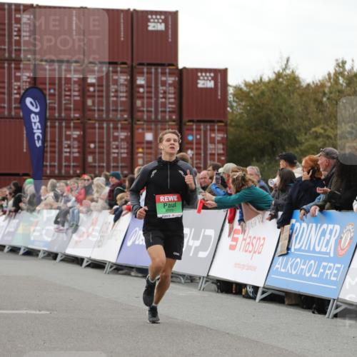 03.10.2025 - Köhlbrandbrückenlauf Yannick Fuchs http://msf.ph/oto/8983696 03.10.2025 15:53:46 Ziel 7181, 9322, 9718 meine-sportfotos.de