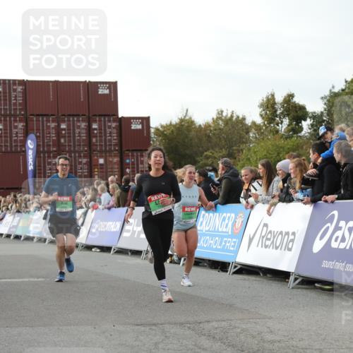 03.10.2025 - Köhlbrandbrückenlauf Yannick Fuchs http://msf.ph/oto/8983699 03.10.2025 16:07:29 Ziel 7056, 7071, 7172, 7365, 7499, 8745, 8862, 8919 meine-sportfotos.de