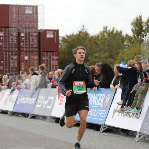 03.10.2025 - Köhlbrandbrückenlauf Yannick Fuchs http://msf.ph/oto/8983700 03.10.2025 15:53:47 Ziel 7074, 7181, 9322, 9718 meine-sportfotos.de