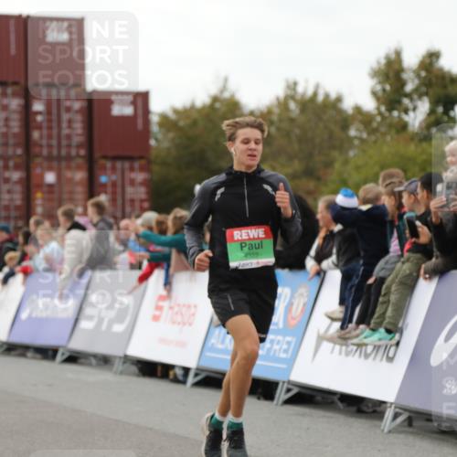 03.10.2025 - Köhlbrandbrückenlauf Yannick Fuchs http://msf.ph/oto/8983701 03.10.2025 15:53:47 Ziel 7074, 7181, 9322, 9718 meine-sportfotos.de