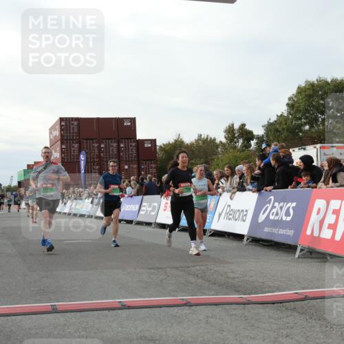 03.10.2025 - Köhlbrandbrückenlauf Yannick Fuchs http://msf.ph/oto/8983702 03.10.2025 16:07:29 Ziel 7056, 7071, 7172, 7365, 7499, 8745, 8862, 8919 meine-sportfotos.de