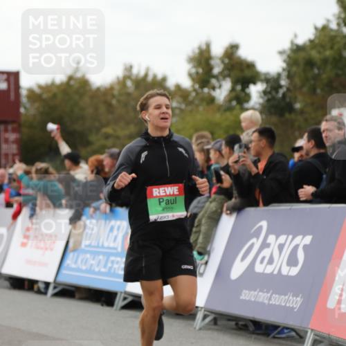 03.10.2025 - Köhlbrandbrückenlauf Yannick Fuchs http://msf.ph/oto/8983705 03.10.2025 15:53:47 Ziel 7074, 7181, 9322, 9718 meine-sportfotos.de