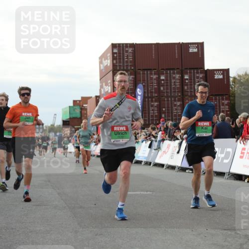 03.10.2025 - Köhlbrandbrückenlauf Yannick Fuchs http://msf.ph/oto/8983706 03.10.2025 16:07:30 Ziel 7056, 7071, 7172, 7365, 7499, 8745, 8862, 8919 meine-sportfotos.de