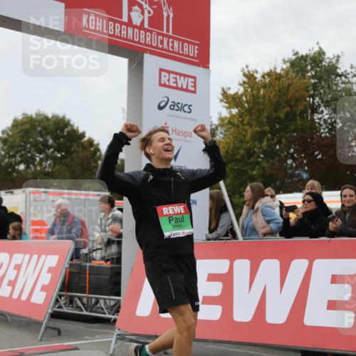 03.10.2025 - Köhlbrandbrückenlauf Yannick Fuchs http://msf.ph/oto/8983721 03.10.2025 15:53:48 Ziel 7074, 7181, 9322, 9718 meine-sportfotos.de