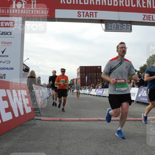 03.10.2025 - Köhlbrandbrückenlauf Yannick Fuchs http://msf.ph/oto/8983725 03.10.2025 16:07:31 Ziel 7056, 7071, 7172, 7179, 7365, 7499, 8745, 8862, 8919 meine-sportfotos.de