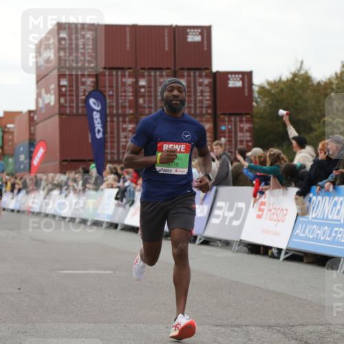 03.10.2025 - Köhlbrandbrückenlauf Yannick Fuchs http://msf.ph/oto/8983726 03.10.2025 15:53:49 Ziel 7074, 7181, 9268, 9322, 9718 meine-sportfotos.de