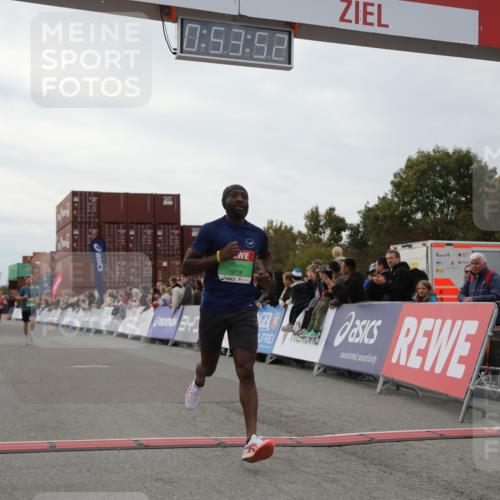 03.10.2025 - Köhlbrandbrückenlauf Yannick Fuchs http://msf.ph/oto/8983732 03.10.2025 15:53:50 Ziel 7074, 7181, 9268, 9322, 9718 meine-sportfotos.de