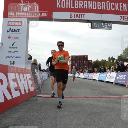 03.10.2025 - Köhlbrandbrückenlauf Yannick Fuchs http://msf.ph/oto/8983735 03.10.2025 16:07:32 Ziel 7056, 7071, 7172, 7179, 7365, 7499, 8745, 8862, 8919 meine-sportfotos.de