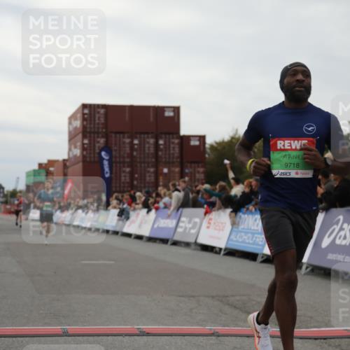 03.10.2025 - Köhlbrandbrückenlauf Yannick Fuchs http://msf.ph/oto/8983736 03.10.2025 15:53:50 Ziel 7074, 7181, 9268, 9322, 9718 meine-sportfotos.de
