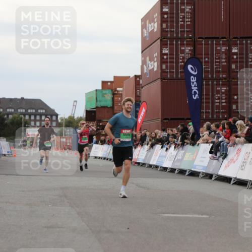 03.10.2025 - Köhlbrandbrückenlauf Yannick Fuchs http://msf.ph/oto/8983737 03.10.2025 15:53:51 Ziel 7074, 7181, 9268, 9322, 9718 meine-sportfotos.de