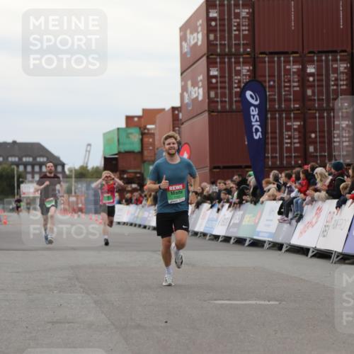 03.10.2025 - Köhlbrandbrückenlauf Yannick Fuchs http://msf.ph/oto/8983744 03.10.2025 15:53:51 Ziel 7074, 7181, 9268, 9322, 9718 meine-sportfotos.de
