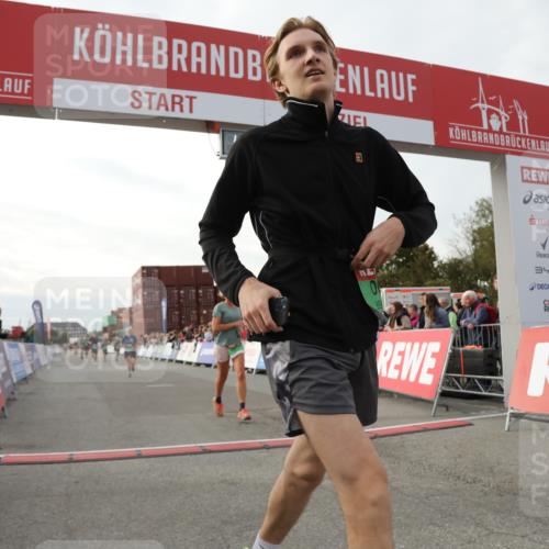 03.10.2025 - Köhlbrandbrückenlauf Yannick Fuchs http://msf.ph/oto/8983745 03.10.2025 16:07:34 Ziel 7056, 7071, 7172, 7179, 7365, 7499, 8745, 8862, 8919, 9020, 9456, 9457 meine-sportfotos.de