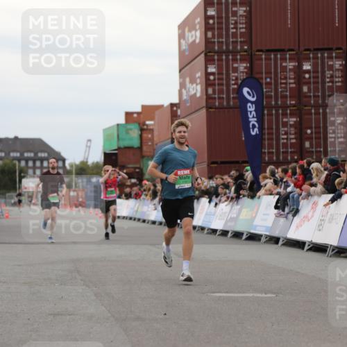 03.10.2025 - Köhlbrandbrückenlauf Yannick Fuchs http://msf.ph/oto/8983746 03.10.2025 15:53:51 Ziel 7074, 7181, 9268, 9322, 9718 meine-sportfotos.de