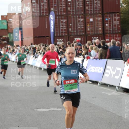 03.10.2025 - Köhlbrandbrückenlauf Yannick Fuchs http://msf.ph/oto/8983754 03.10.2025 16:07:36 Ziel 7179, 7674, 8745, 8862, 8919, 9020, 9456, 9457 meine-sportfotos.de