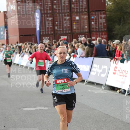 03.10.2025 - Köhlbrandbrückenlauf Yannick Fuchs http://msf.ph/oto/8983756 03.10.2025 16:07:36 Ziel 7179, 7674, 8745, 8862, 8919, 9020, 9456, 9457 meine-sportfotos.de