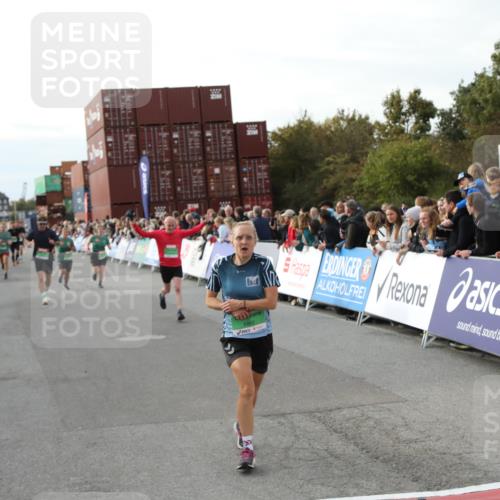 03.10.2025 - Köhlbrandbrückenlauf Yannick Fuchs http://msf.ph/oto/8983760 03.10.2025 16:07:37 Ziel 7179, 7674, 8745, 8862, 9020, 9456, 9457 meine-sportfotos.de
