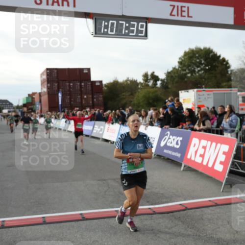 03.10.2025 - Köhlbrandbrückenlauf Yannick Fuchs http://msf.ph/oto/8983769 03.10.2025 16:07:37 Ziel 7179, 7674, 8745, 8862, 9020, 9456, 9457 meine-sportfotos.de