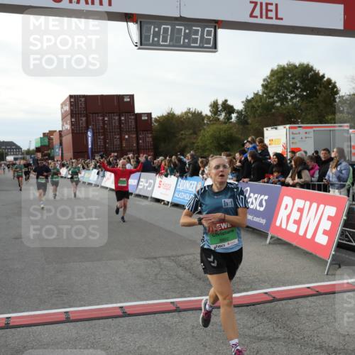 03.10.2025 - Köhlbrandbrückenlauf Yannick Fuchs http://msf.ph/oto/8983771 03.10.2025 16:07:38 Ziel 7179, 7588, 7674, 8035, 8745, 8862, 9020, 9456, 9457 meine-sportfotos.de