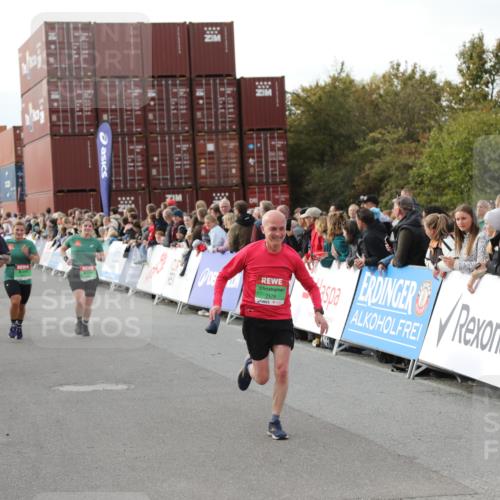 03.10.2025 - Köhlbrandbrückenlauf Yannick Fuchs http://msf.ph/oto/8983773 03.10.2025 16:07:38 Ziel 7179, 7588, 7674, 8035, 8745, 8862, 9020, 9456, 9457 meine-sportfotos.de