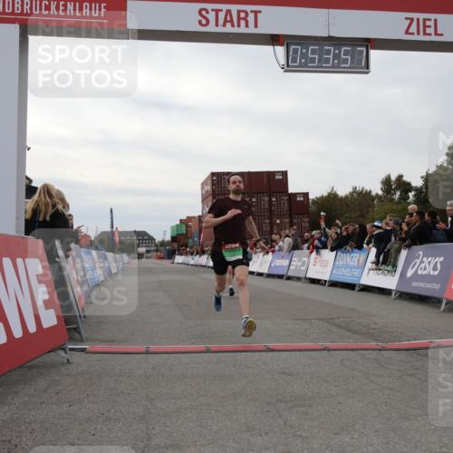 03.10.2025 - Köhlbrandbrückenlauf Yannick Fuchs http://msf.ph/oto/8983774 03.10.2025 15:53:55 Ziel 7074, 7181, 9268 meine-sportfotos.de