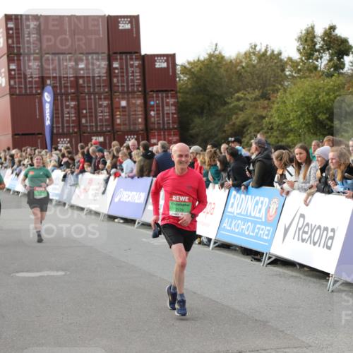03.10.2025 - Köhlbrandbrückenlauf Yannick Fuchs http://msf.ph/oto/8983775 03.10.2025 16:07:38 Ziel 7179, 7588, 7674, 8035, 8745, 8862, 9020, 9456, 9457 meine-sportfotos.de