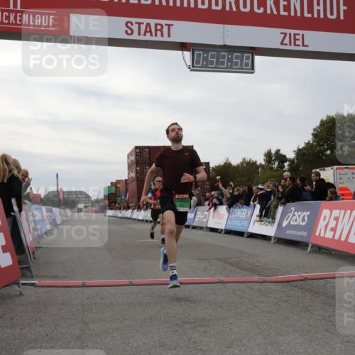 03.10.2025 - Köhlbrandbrückenlauf Yannick Fuchs http://msf.ph/oto/8983777 03.10.2025 15:53:56 Ziel 7074, 7181, 9268 meine-sportfotos.de