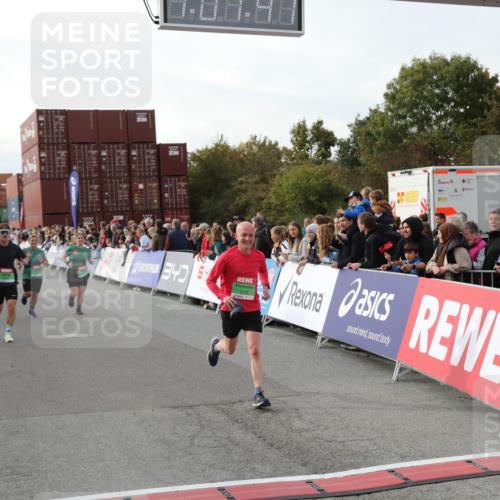 03.10.2025 - Köhlbrandbrückenlauf Yannick Fuchs http://msf.ph/oto/8983780 03.10.2025 16:07:39 Ziel 7179, 7588, 7674, 8035, 8862, 9020, 9456, 9457 meine-sportfotos.de