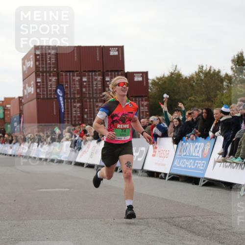 03.10.2025 - Köhlbrandbrückenlauf Yannick Fuchs http://msf.ph/oto/8983781 03.10.2025 15:53:56 Ziel 7074, 7181, 9268 meine-sportfotos.de