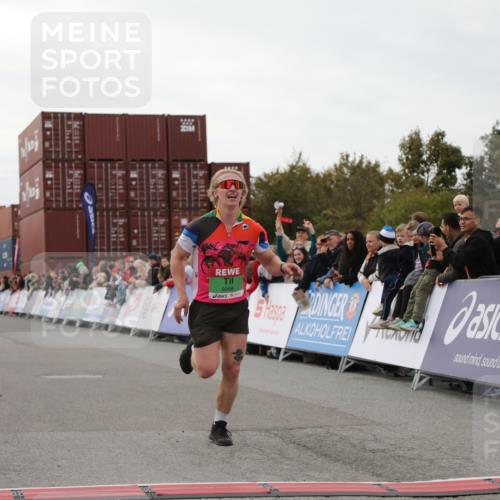 03.10.2025 - Köhlbrandbrückenlauf Yannick Fuchs http://msf.ph/oto/8983782 03.10.2025 15:53:57 Ziel 7074, 7181, 9268 meine-sportfotos.de