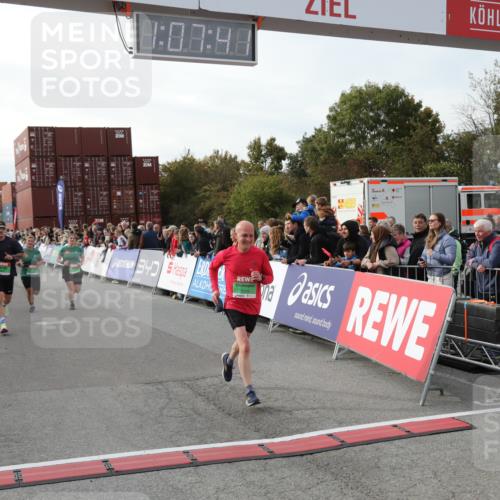 03.10.2025 - Köhlbrandbrückenlauf Yannick Fuchs http://msf.ph/oto/8983783 03.10.2025 16:07:39 Ziel 7179, 7588, 7674, 8035, 8862, 9020, 9456, 9457 meine-sportfotos.de