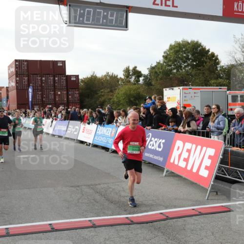 03.10.2025 - Köhlbrandbrückenlauf Yannick Fuchs http://msf.ph/oto/8983785 03.10.2025 16:07:39 Ziel 7179, 7588, 7674, 8035, 8862, 9020, 9456, 9457 meine-sportfotos.de