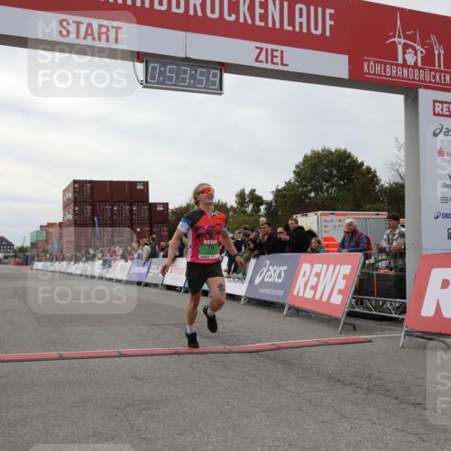 03.10.2025 - Köhlbrandbrückenlauf Yannick Fuchs http://msf.ph/oto/8983786 03.10.2025 15:53:57 Ziel 7074, 7181, 9268 meine-sportfotos.de