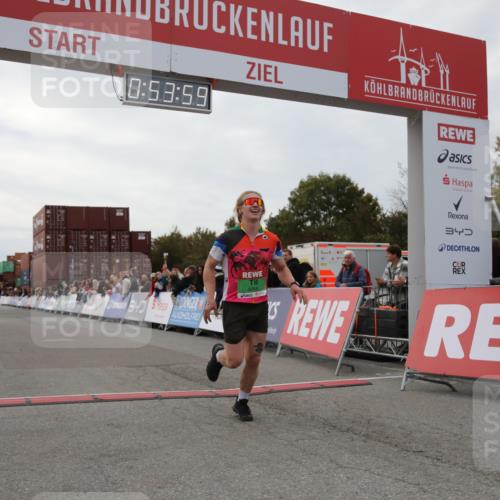 03.10.2025 - Köhlbrandbrückenlauf Yannick Fuchs http://msf.ph/oto/8983789 03.10.2025 15:53:57 Ziel 7074, 7181, 9268 meine-sportfotos.de