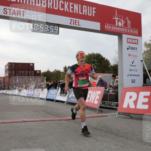 03.10.2025 - Köhlbrandbrückenlauf Yannick Fuchs http://msf.ph/oto/8983791 03.10.2025 15:53:57 Ziel 7074, 7181, 9268 meine-sportfotos.de
